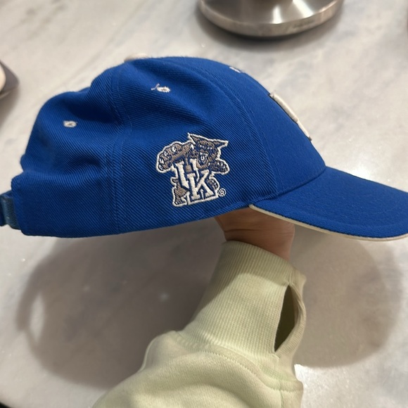 University of Kentucky Hat - Picture 3 of 9